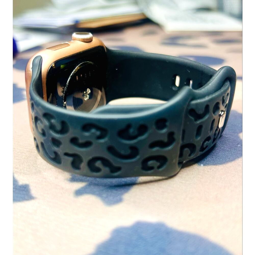 Matte Black Apple Watch Band 38 40 Silicone Strap Minimal NEW - Picture 4 of 12